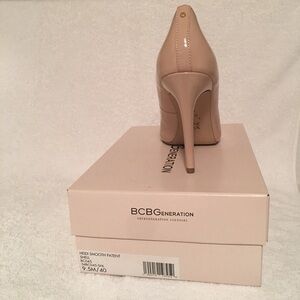 BCBG Heidi Smooth Patent Shell Pumps 9.5M